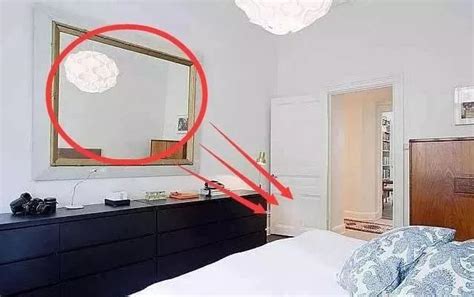 1967年 生肖 房間鏡子對床